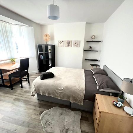 Modern Double Room With Fire Tv Londres Exterior foto