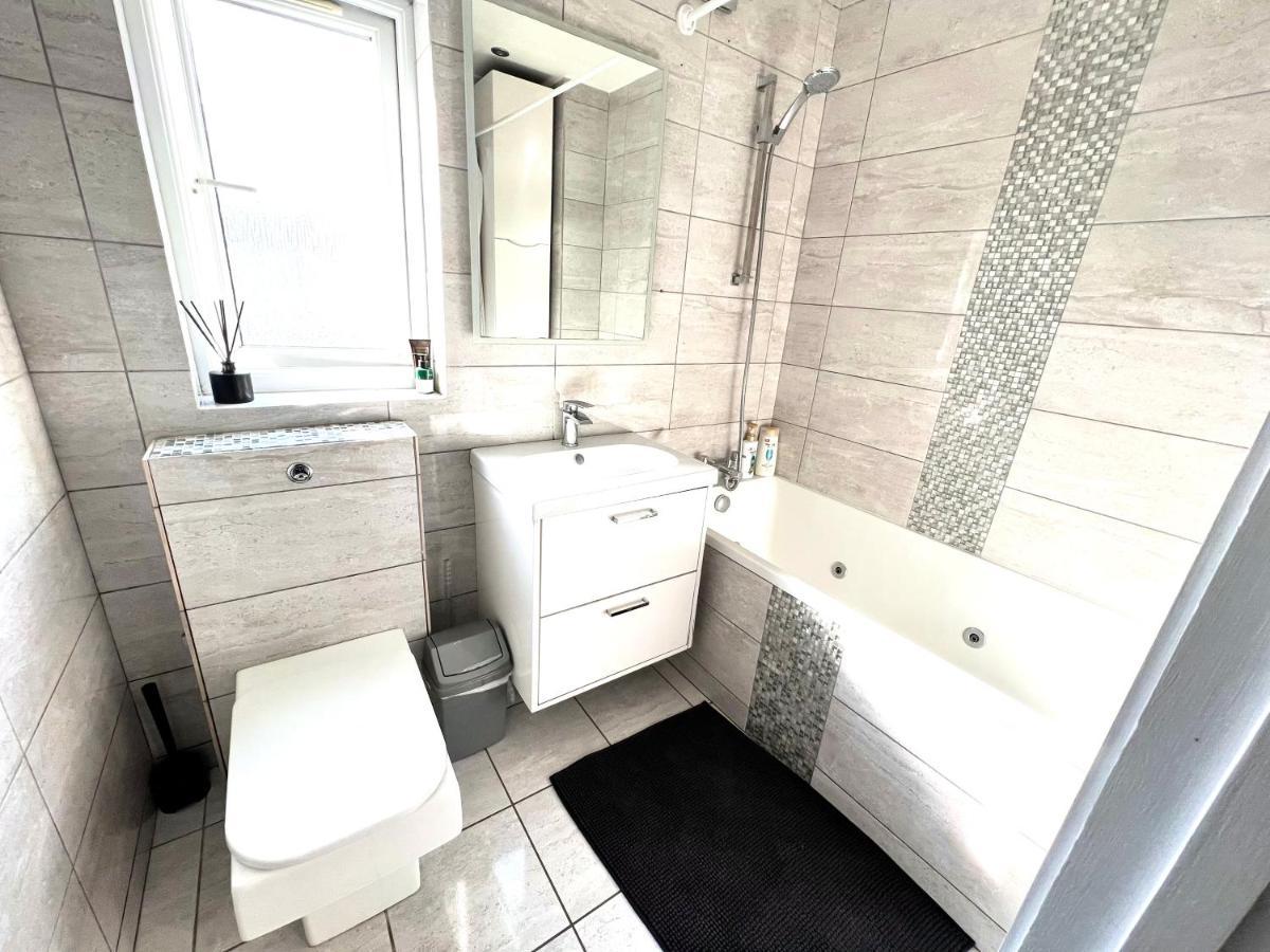 Modern Double Room With Fire Tv Londres Exterior foto