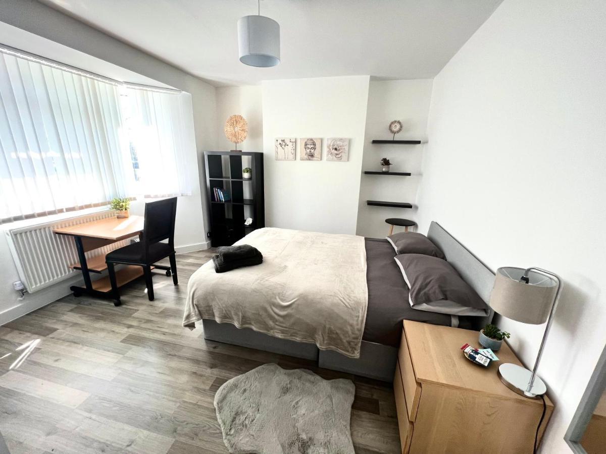 Modern Double Room With Fire Tv Londres Exterior foto