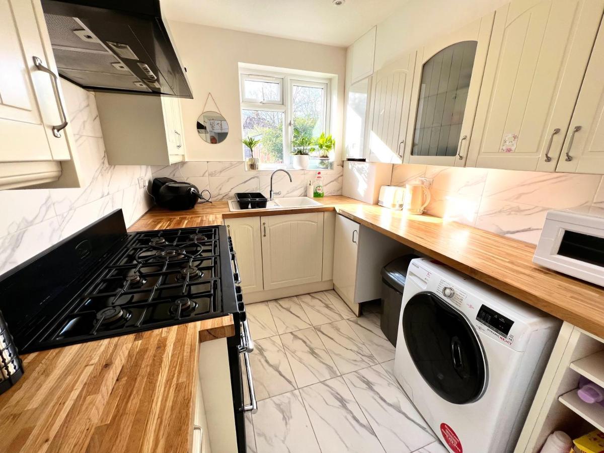 Modern Double Room With Fire Tv Londres Exterior foto
