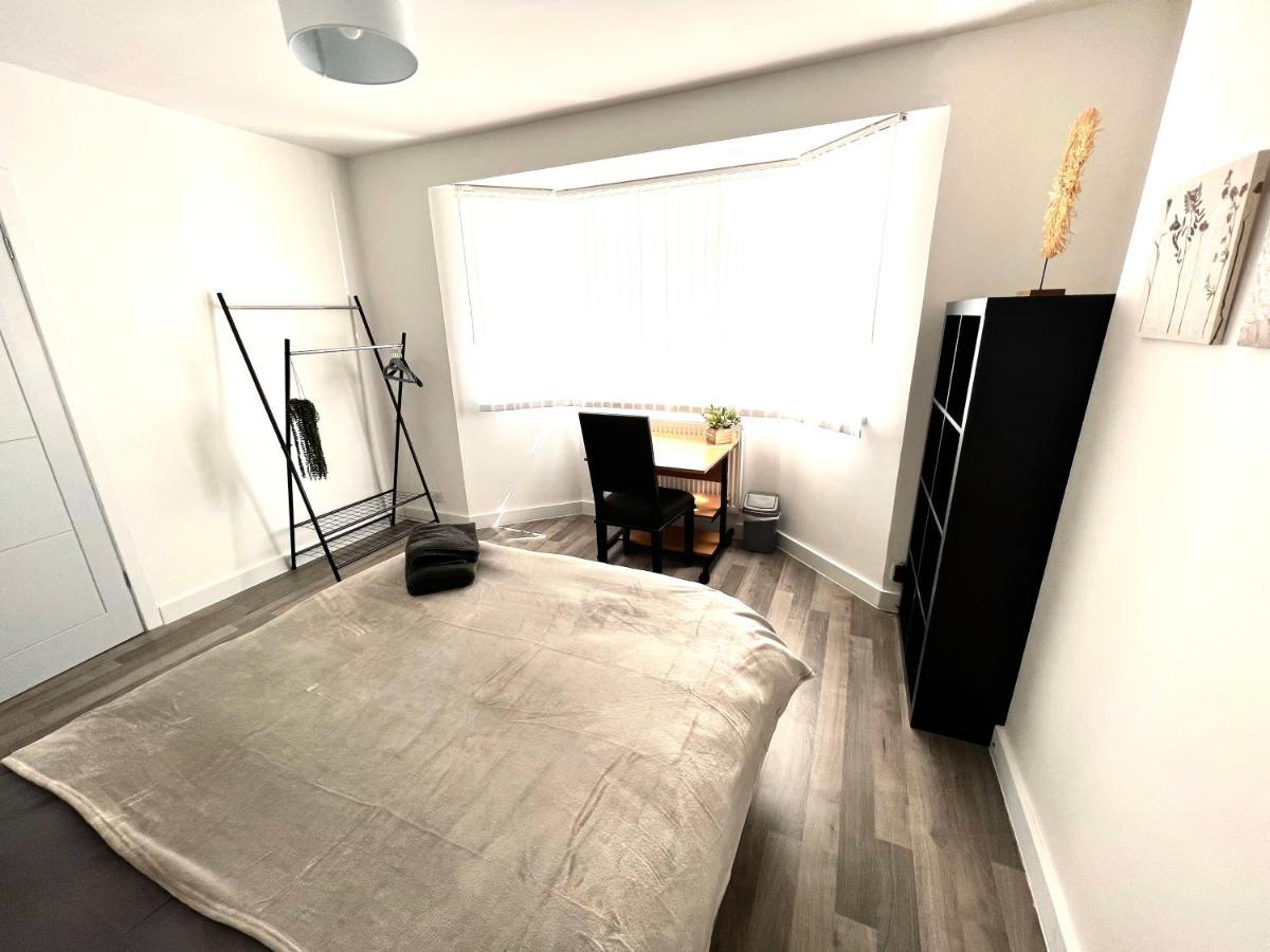 Modern Double Room With Fire Tv Londres Exterior foto